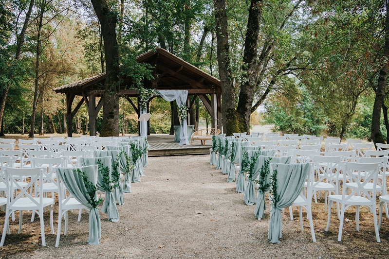 Décoration de cérémonie laïque en extérieur au Clos des Charmes